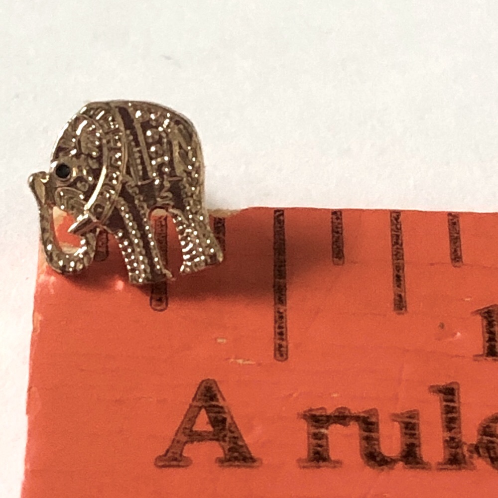 Single Gold Elephant earring - Picture 4 of 4